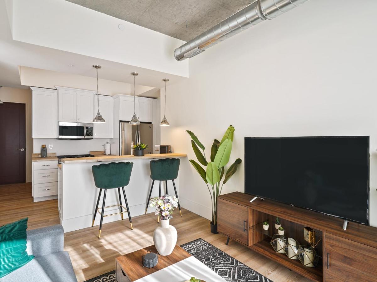 Clover Luxury High-Rise Downtown Саут Бенд Екстериор снимка